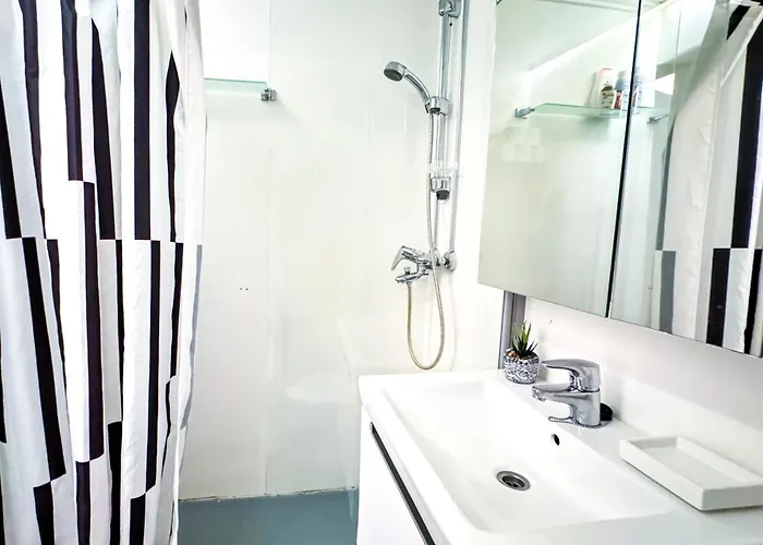 Vibrant 5 Min To Design District