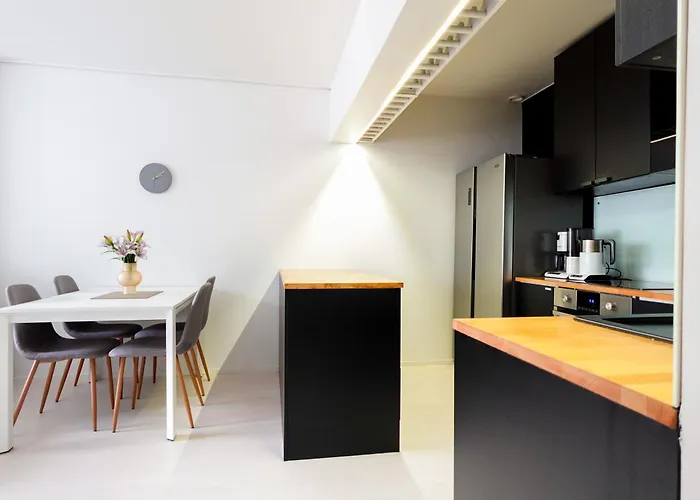 Vibrant 5 Min To Design District Διαμέρισμα *