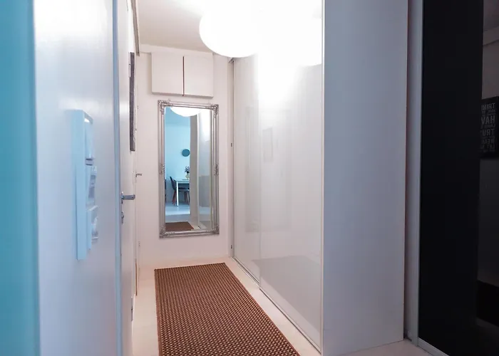 Vibrant 5 Min To Design District *