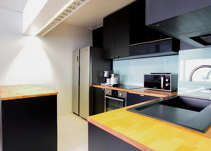 Vibrant 5 Min To Design District Διαμέρισμα *